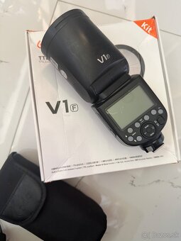 Predám Externý blesk Godox V1 – TOP stav - 2