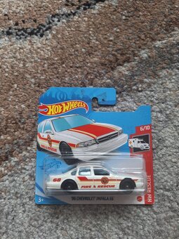 Hot wheels mix autíčok 1. - 2