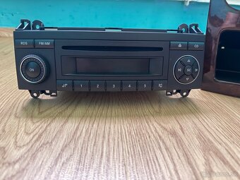 Mercedes w245 2005/2008 rádio originál + panel drevodekor - 2