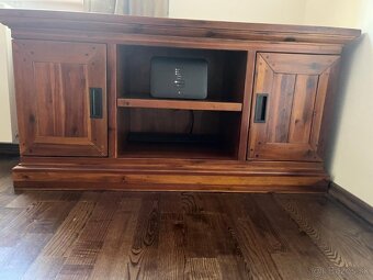 Stolik pod TV z masivu - 2