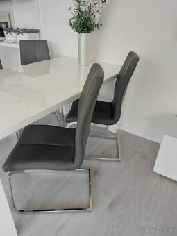 PREDÁM TMAVOSIVE STOLIČKY - 2