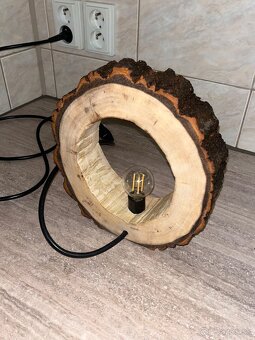 Ručne vyrobená drevená lampa - 2