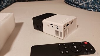 Prenosný led projektor - 2