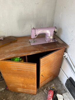 Šijací stroj Minerva. - 2