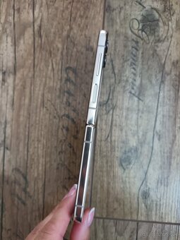 Samsung Galaxy Z Flip4 128 GB zlaty - 2