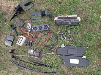 Predám diely na peugeot 205 1.8D. - 2