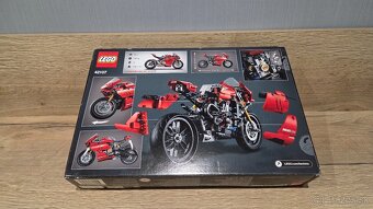 LEGO TECHNIC 42107 Ducati Panigale V4 R - 2