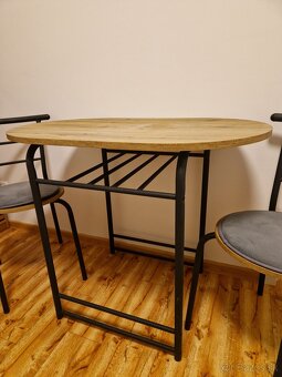 Stôl a stoličky - 2