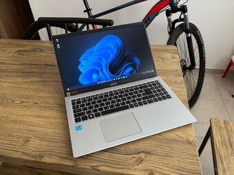 /15.6"/Acer/Notebook/4GB RAM DDR5/128GB NVMe SSD/Intel HD2G - 2