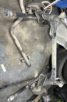 VW Golf 4 zadná nápravnica - 2