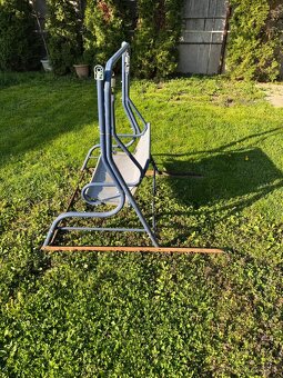 Detská hojdačka - kovová konštrukcia - 2