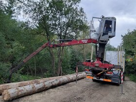 Lesovoz s hydraulickou rukou nákladné auto do lesa - 2