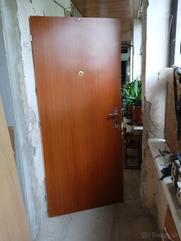 Bezpečnostné vchodové dvere.80l. - 2