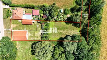 Rodinný dom s krásnym veľkým pozemkom ( stavebným) - Nové Sa - 2