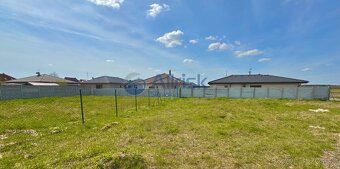 Exkluzívny predaj stavebného pozemku vo V.Levároch - 2