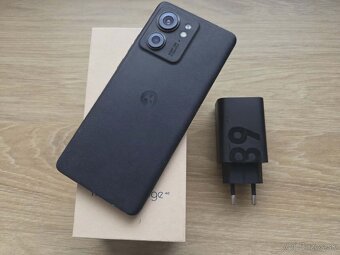 Motorola edge 40 8GB/256GB, black, top, zaruka - 2