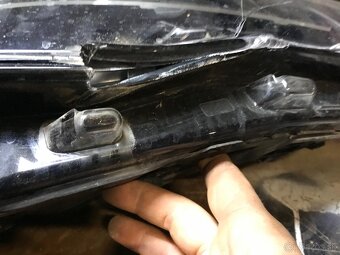 Vw Golf 8 pravý svetlomet - 2