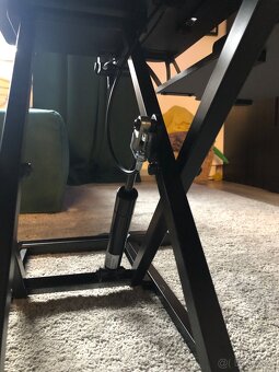 Polohovací podstavec pod PC - 2