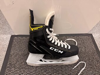 brusle CCM 9355  vel. 42/7 D - 2