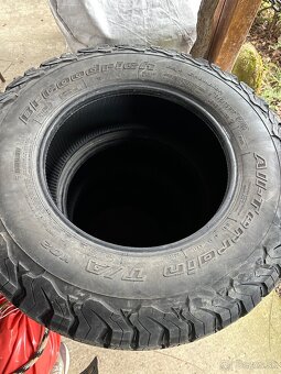 BF Goodrich 245/75 R17 - 2