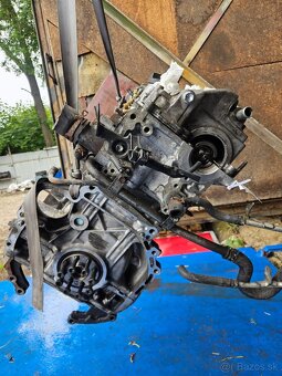 Motor Toyota Corolla Verso 2.2 110 kW - 2