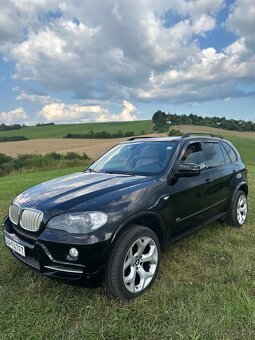 BMW X5 4.8i - 2