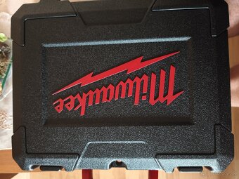 Predám aku Milwaukee M12 BDD 202.C - 2