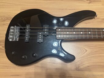 Basgitara Yamaha - 2