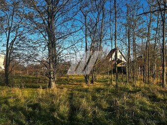 Na predaj: pozemok s vinohradníckym domčekom - 2