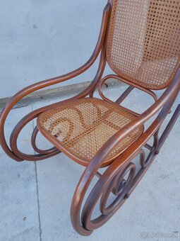 Predám staré hojdacie kreslo - 2