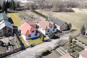 NA PREDAJ - Priestranný 5-izbový rodinný dom Ľubeľa - 2