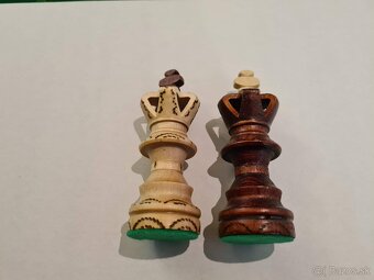 Dřevěné vyřezávané šachy - 2