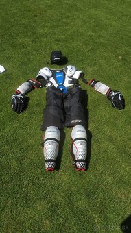 Hokejová výstroj - 2