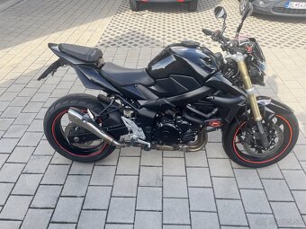 Suzuki GSR 750 - 2