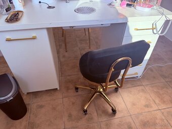 Manikersky stôl - 2