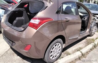 Hyundai i30 1.6 CRDI 2012 predám MOTOR D4FB, DVERE, BLATNÍK, - 2
