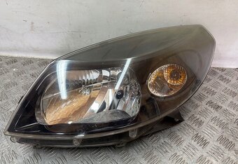 Dacia Sandero I 2008- 2012 ľavé a pravé svetlo Cena za ks - 2