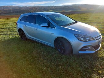 Opel Astra J Sport Tourer 2.0 BiTurbo - 2