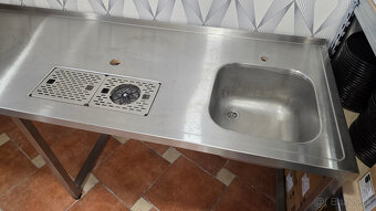 Nerezový stol do baru - 2