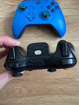 2× Xbox ovládače - 2