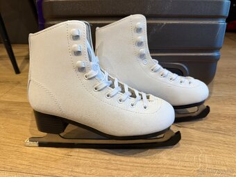 Dievčenské korčule č. 35 - 2