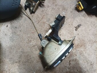 Seat Cordoba vypínač kufra - 2