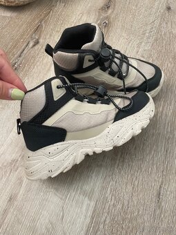 Reserved tenisky velk.28 - 2