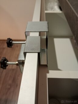 svorky na montaz dvierok - 2