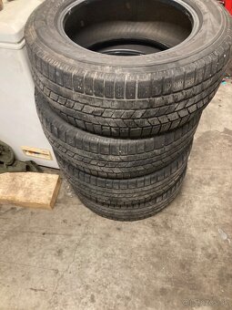 235/60r17 - 2