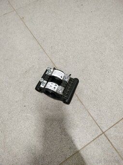 Predám cyklosedacku Hamax Smiley s 2x drziakmi - 2