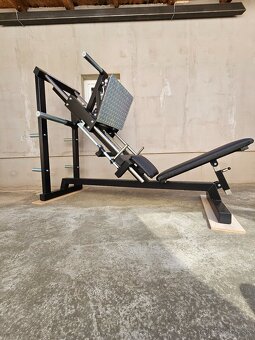 Legpress šikmý 45° s vodiacimi kolieskami - 2