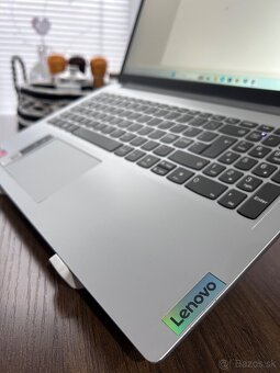 Lenovo Ideapad | Ryzen 5 7520U | 8GB DDR5 | 512 GB SSD M2 - 2