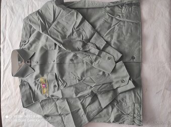 Staršia verzia vojenských bundokošieľ ASR. - 2