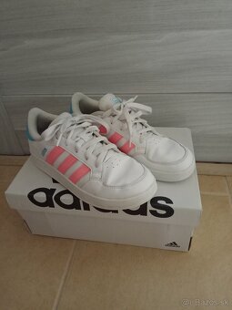 Dievčenské tenisky Adidas - 2